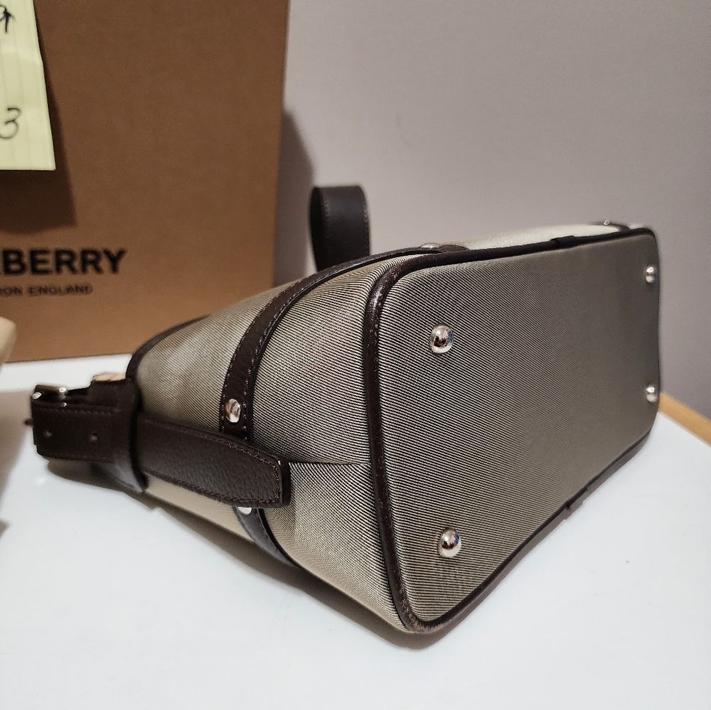 ❌️SOLD❌️Burberry Vintage Small Shoulder Bag - Picture 3 of 13
